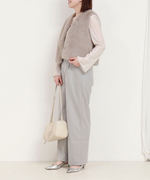 MICO COULIER（ミコクリエ）の「フェイクフォックスファーベスト（ブルゾン・レディース・グレイッシュベージュ/ベージュ・38）」の18枚目の写真