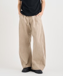 KHOKI（コッキ）の「Pleat-design denim pants（デニムパンツ