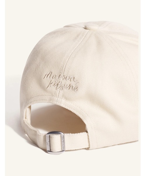 Maison Kitsune（メゾンキツネ）の「FOX HEAD CAP（キャップ・メンズ・ベージュ/ブラック/ライトベージュ・U）」の13枚目の写真