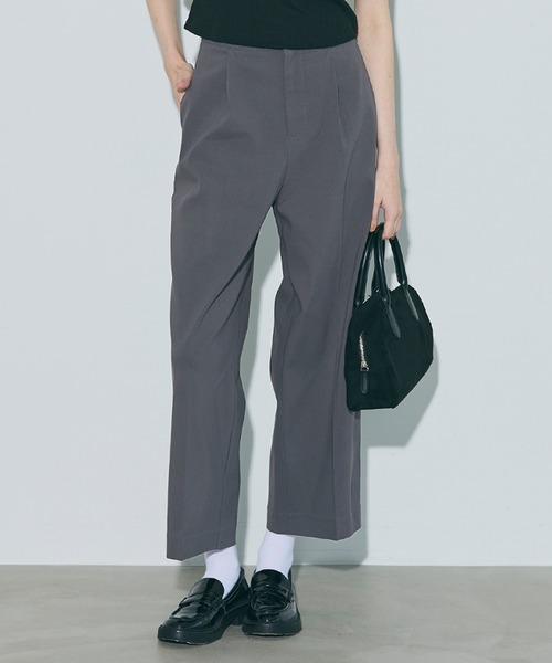 coca(coca)(コカ)の「クロップド丈スラックス(スラックス・レディース・ブラック/チャコール・M/S/L)」の1枚目の写真