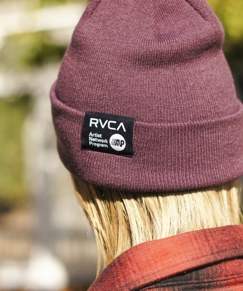 RVCA（ルーカ）の「【RVCA/ルーカ】24AW DOUBLE FACE BEANIE/ワンポイントロゴニットキャップ・ビーニー（ニットキャップ/ビーニー・メンズ・ブラック/ブラウン/オフホワイト/プラム/ライラック・FREE）」の5枚目の写真