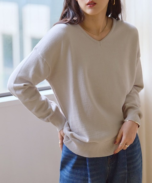 Pierrot(ピエロ)の「プレミアムカシミヤタッチVネックオーバーサイズニット(ニット/セーター・レディース・チャコール/ベージュ/インディゴブルー/ブラック/アイボリー/ピンク系その他/ベージュ系その他/モカ・M/L/LL)」の6枚目の写真