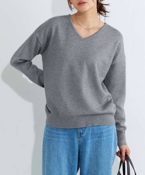 Pierrot(ピエロ)の「プレミアムカシミヤタッチVネックオーバーサイズニット(ニット/セーター・レディース・チャコール/ベージュ/インディゴブルー/ブラック/アイボリー/ピンク系その他・M/L)」の3枚目の写真