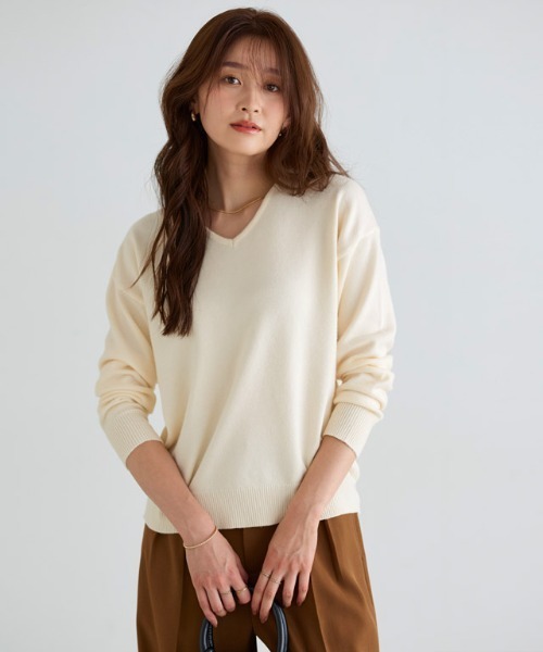 Pierrot(ピエロ)の「プレミアムカシミヤタッチVネックオーバーサイズニット(ニット/セーター・レディース・チャコール/ベージュ/インディゴブルー/ブラック/アイボリー/ピンク系その他・M/L)」の7枚目の写真