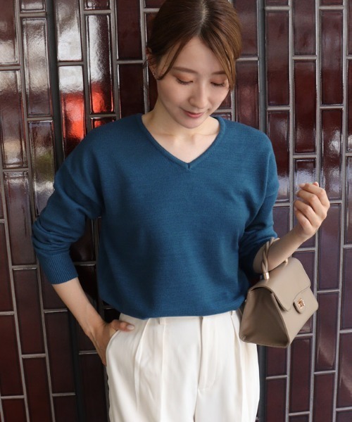 Pierrot(ピエロ)の「プレミアムカシミヤタッチVネックオーバーサイズニット(ニット/セーター・レディース・チャコール/ベージュ/インディゴブルー/ブラック/アイボリー/ピンク系その他・M/L)」の13枚目の写真