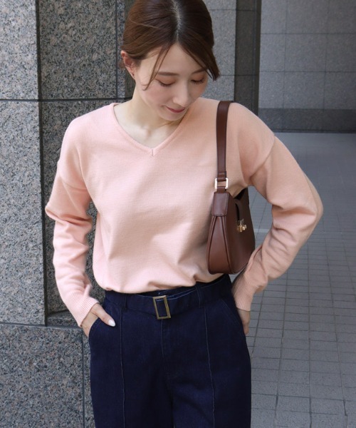 Pierrot(ピエロ)の「プレミアムカシミヤタッチVネックオーバーサイズニット(ニット/セーター・レディース・チャコール/ベージュ/インディゴブルー/ブラック/アイボリー/ピンク系その他・M/L)」の15枚目の写真