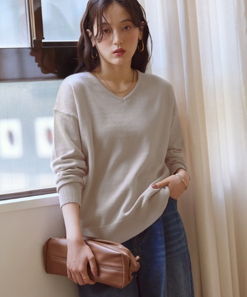 Pierrot(ピエロ)の「プレミアムカシミヤタッチVネックオーバーサイズニット(ニット/セーター・レディース・チャコール/ベージュ/インディゴブルー/ブラック/アイボリー/ピンク系その他・M/L)」の21枚目の写真