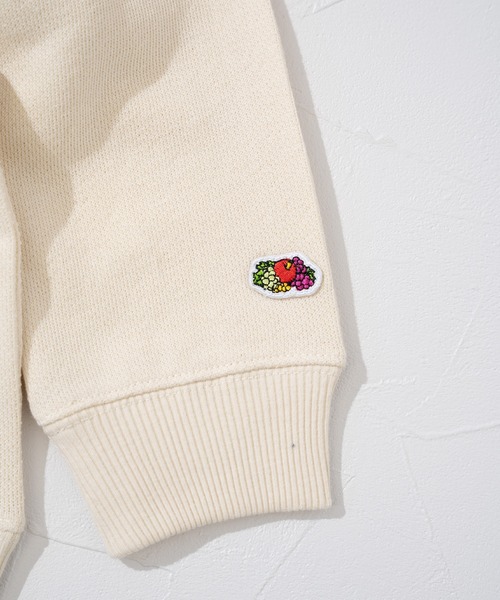 FRUIT OF THE LOOM（フルーツオブザルーム）の「【FRUIT OF THE LOOM】刺繍スウェット / キッズ / スウェット / ロゴプリント / ユニセックス（スウェット・キッズ・アイボリー/ブルー・110cm/130cm/150cm）」の6枚目の写真