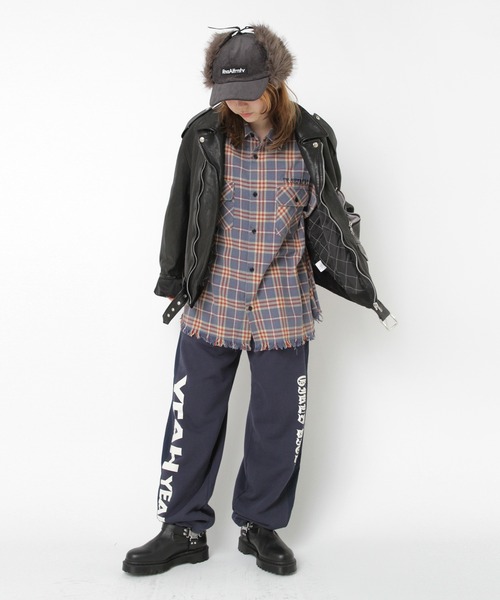 RNA（アールエヌエー）の「E5179 コーデュロイイヤーフラップCAP（キャップ・レディース・ブラウン/ピンク/スミクロ・FREE）」の4枚目の写真