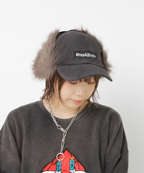 RNA（アールエヌエー）の「E5179 コーデュロイイヤーフラップCAP（キャップ・レディース・ブラウン/ピンク/スミクロ・FREE）」の18枚目の写真