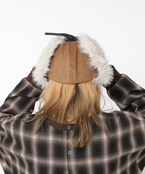 RNA（アールエヌエー）の「E5179 コーデュロイイヤーフラップCAP（キャップ・レディース・ブラウン/ピンク/スミクロ・FREE）」の22枚目の写真