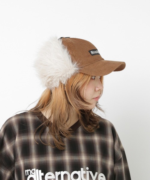 RNA（アールエヌエー）の「E5179 コーデュロイイヤーフラップCAP（キャップ・レディース・ブラウン/ピンク/スミクロ・FREE）」の21枚目の写真