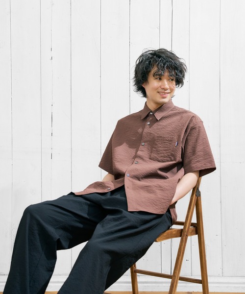 THOUSAND MILE（サウザンドマイル）の「[M's]SHORT SLEEVE SHIRT SEERSUCKER/ショートスリーブシャツ シアサッカー（シャツ/ブラウス・メンズ・ネイビー/イエロー/ブラウン/ブラック・L/M/XL/S）」の2枚目の写真