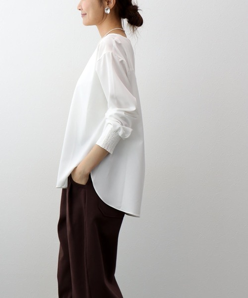 Jines(ジネス)の「シャーリングカフスブラウウス(シャツ/ブラウス・レディース・ブラック/ホワイト・38)」の18枚目の写真
