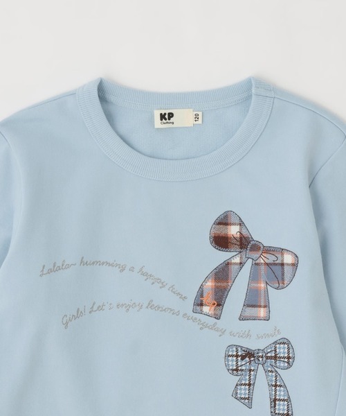 KP（ケーピー）の「リボンアップリケ×裾チェック トレーナー（スウェット・キッズ・オフホワイト/サックスブルー・140cm/150cm/160cm/120cm/130cm）」の4枚目の写真