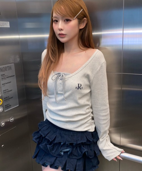 RAY CASSIN(レイカズン)の「胸刺繍UネックヘンリーTシャツ(Tシャツ/カットソー・レディース・ホワイト系その他/ブラウン/チャコールグレー/カーキ/レッド/グレー系その他2/ホワイト系その他2・FREE)」の2枚目の写真
