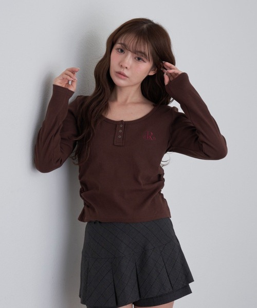 RAY CASSIN(レイカズン)の「胸刺繍UネックヘンリーTシャツ(Tシャツ/カットソー・レディース・ホワイト系その他/ブラウン/チャコールグレー/カーキ/レッド/グレー系その他2/ホワイト系その他2・FREE)」の6枚目の写真