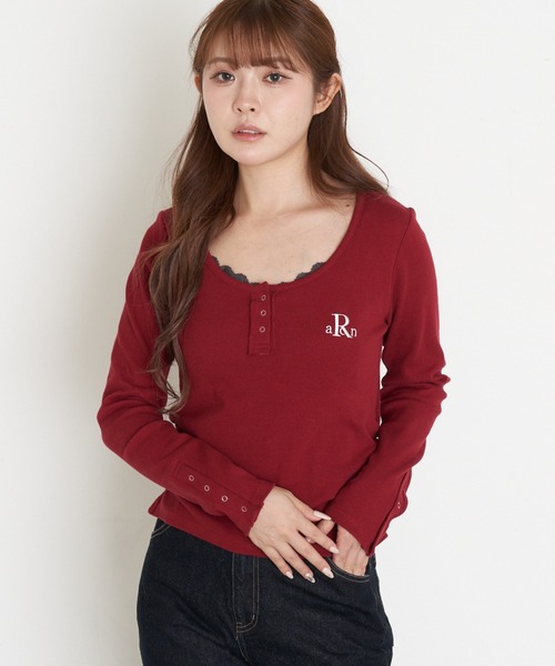 RAY CASSIN(レイカズン)の「胸刺繍UネックヘンリーTシャツ(Tシャツ/カットソー・レディース・ホワイト系その他/ブラウン/チャコールグレー/カーキ/レッド/グレー系その他2/ホワイト系その他2・FREE)」の1枚目の写真