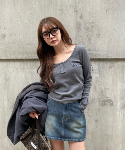RAY CASSIN(レイカズン)の「胸刺繍UネックヘンリーTシャツ(Tシャツ/カットソー・レディース・ホワイト系その他/ブラウン/チャコールグレー/カーキ/レッド/グレー系その他2/ホワイト系その他2・FREE)」の8枚目の写真