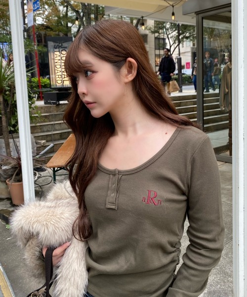 RAY CASSIN(レイカズン)の「胸刺繍UネックヘンリーTシャツ(Tシャツ/カットソー・レディース・ホワイト系その他/ブラウン/チャコールグレー/カーキ/レッド/グレー系その他2/ホワイト系その他2・FREE)」の12枚目の写真