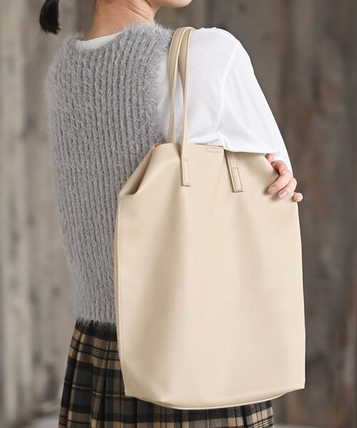 rps(アールピーエス)の「フェイクレザーショルダーBAG(ショルダーバッグ・レディース・アイボリー/ブラック/ボルドー/ブラウン/モカ・フリー)」の2枚目の写真