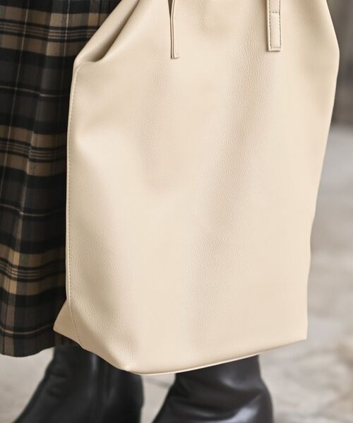 rps(アールピーエス)の「フェイクレザーショルダーBAG(ショルダーバッグ・レディース・アイボリー/ブラック/ボルドー/ブラウン/モカ・フリー)」の10枚目の写真