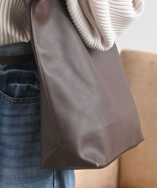 rps(アールピーエス)の「フェイクレザーショルダーBAG(ショルダーバッグ・レディース・アイボリー/ブラック/ボルドー/ブラウン/モカ・フリー)」の22枚目の写真