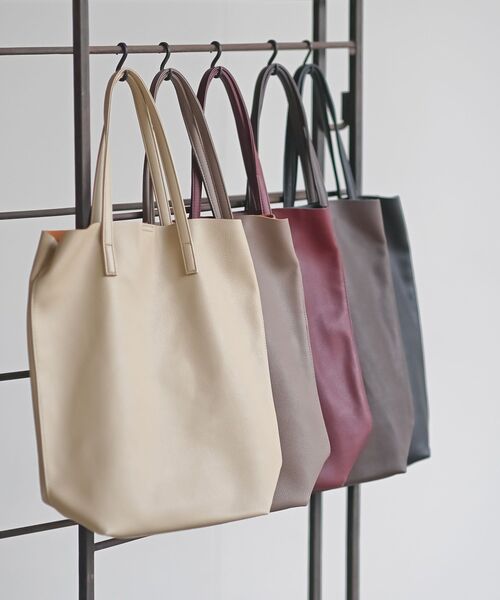 rps(アールピーエス)の「フェイクレザーショルダーBAG(ショルダーバッグ・レディース・アイボリー/ブラック/ボルドー/ブラウン/モカ・フリー)」の6枚目の写真