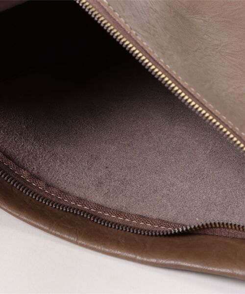 florist(フローリスト)の「2WAY/3WAY ヴィンテージレザー調ラウンドショルダーバッグ(ショルダーバッグ・レディース・アッシュブラウン/モカ/ブラック・FREE)」の7枚目の写真