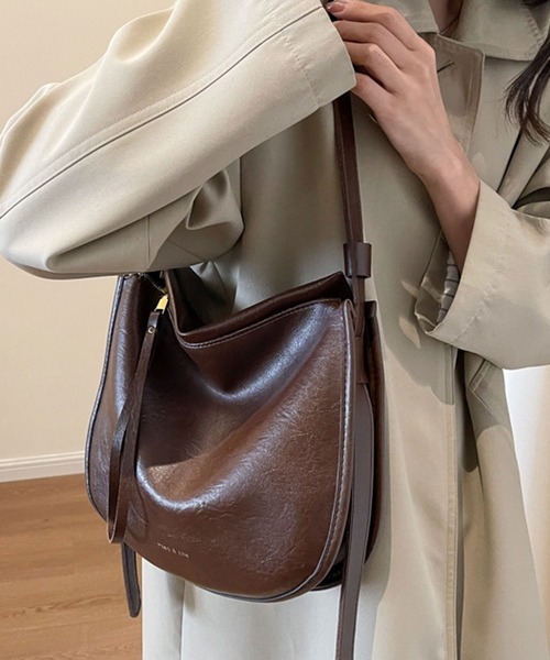 florist(フローリスト)の「2WAY/3WAY ヴィンテージレザー調ラウンドショルダーバッグ(ショルダーバッグ・レディース・アッシュブラウン/モカ/ブラック・FREE)」の1枚目の写真