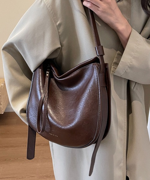 florist(フローリスト)の「2WAY/3WAY ヴィンテージレザー調ラウンドショルダーバッグ(ショルダーバッグ・レディース・アッシュブラウン/モカ/ブラック・FREE)」の16枚目の写真