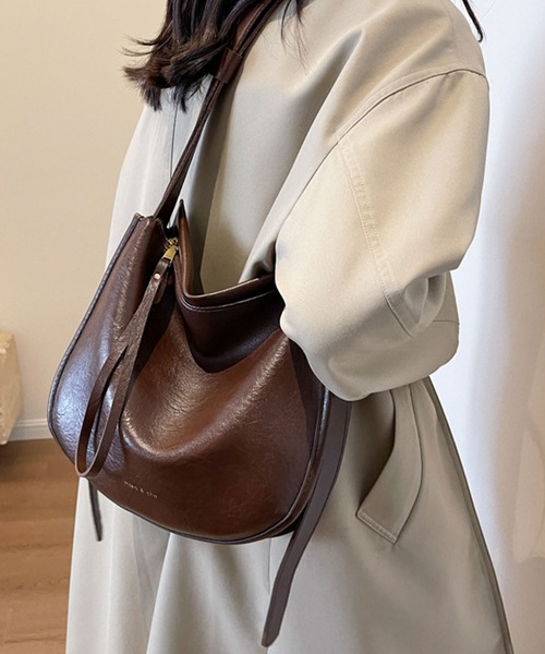 florist(フローリスト)の「2WAY/3WAY ヴィンテージレザー調ラウンドショルダーバッグ(ショルダーバッグ・レディース・アッシュブラウン/モカ/ブラック・FREE)」の17枚目の写真