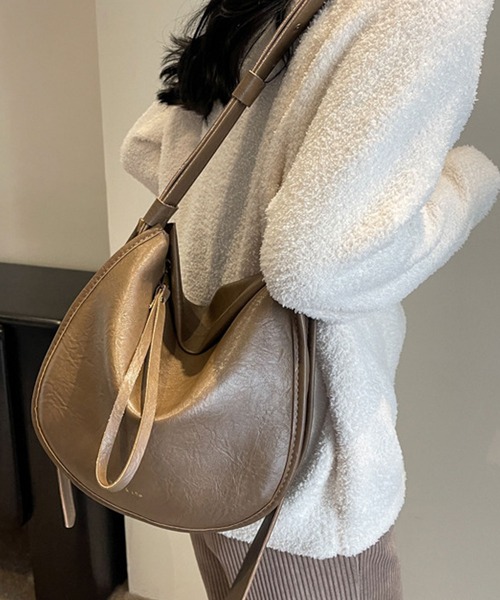 florist(フローリスト)の「2WAY/3WAY ヴィンテージレザー調ラウンドショルダーバッグ(ショルダーバッグ・レディース・アッシュブラウン/モカ/ブラック・FREE)」の22枚目の写真