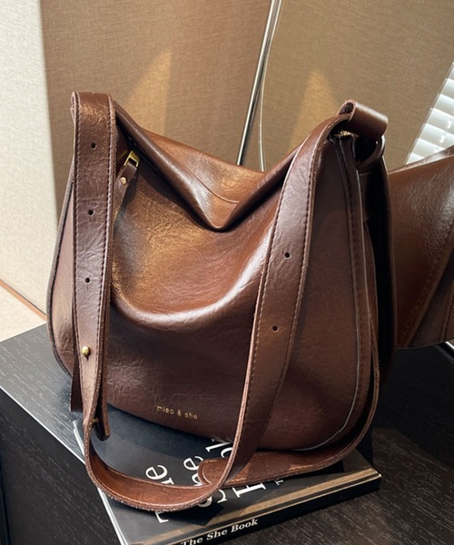 florist(フローリスト)の「2WAY/3WAY ヴィンテージレザー調ラウンドショルダーバッグ(ショルダーバッグ・レディース・アッシュブラウン/モカ/ブラック・FREE)」の15枚目の写真