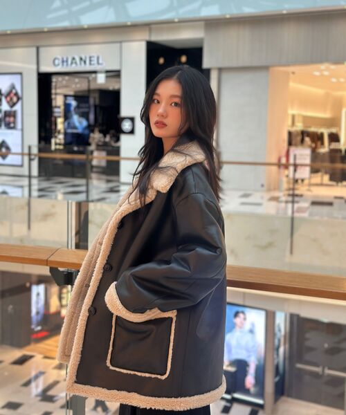 MUSINSA STANDARD WOMAN（ムシンサスタンダードウーマン）の「ウィメンズリバーシブル合成皮革シアリングハーフコート[ブラック]（ムートンコート・レディース・その他・MEDIUM/SMALL）」の9枚目の写真