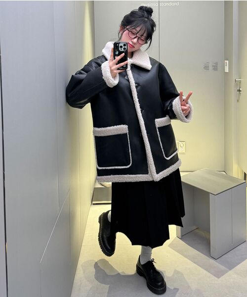 MUSINSA STANDARD WOMAN（ムシンサスタンダードウーマン）の「ウィメンズリバーシブル合成皮革シアリングハーフコート[ブラック]（ムートンコート・レディース・その他・MEDIUM/SMALL）」の11枚目の写真