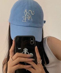 Mela（メラ）の「刺繍ロゴ キャップ / 6カラー展開（キャップ）」