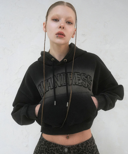 AVANDRESS（アバンドレス ）の「ソルトアップリケクロップフーディ - 2COL（パーカー・レディース・ブラック/ピンク・SMALL/MEDIUM）」の3枚目の写真