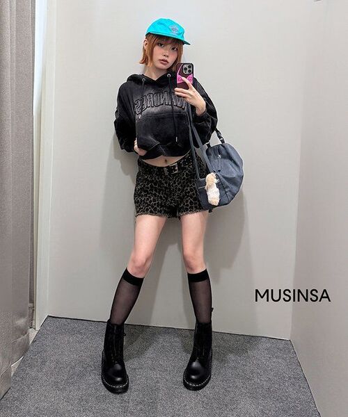 AVANDRESS（アバンドレス ）の「ソルトアップリケクロップフーディ - 2COL（パーカー・レディース・ブラック/ピンク・SMALL/MEDIUM）」の7枚目の写真