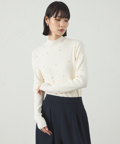 CAST:（キャストコロン）の「【1枚で着映える】スタッズタートルニット（ニット/セーター・レディース・ブラウン系その他5/ブラック/グレー/オフホワイト・M）」の2枚目の写真