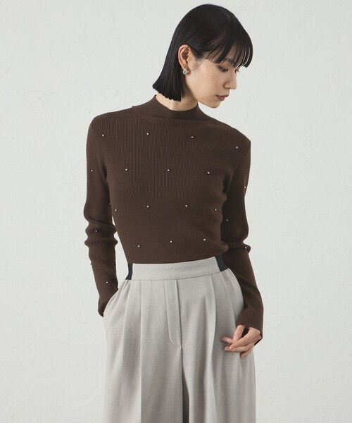 CAST:（キャストコロン）の「【1枚で着映える】スタッズタートルニット（ニット/セーター・レディース・ブラウン系その他5/ブラック/グレー/オフホワイト・M）」の4枚目の写真