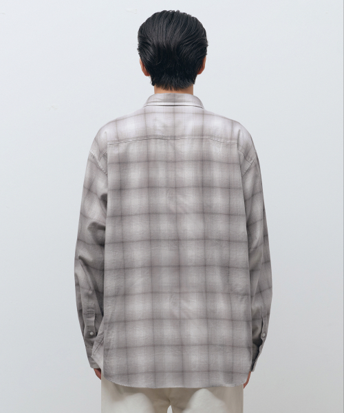 MUSINSA STANDARD（ムシンサスタンダード）の「リラックスドオンブレチェックシャツ3 [ダスティベージュ/グレー]（シャツ/ブラウス・メンズ・その他・SMALL/MEDIUM/LARGE/X-LARGE/XX-LARGE）」の3枚目の写真
