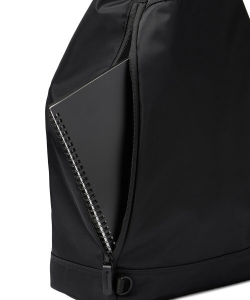 MUSINSA STANDARD（ムシンサスタンダード）の「ナイロンダッフルスリングバッグ[ブラック]（メッセンジャーバッグ・レディース・その他・FREE）」の5枚目の写真