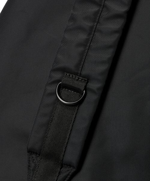MUSINSA STANDARD（ムシンサスタンダード）の「ナイロンダッフルスリングバッグ[ブラック]（メッセンジャーバッグ・レディース・その他・FREE）」の2枚目の写真