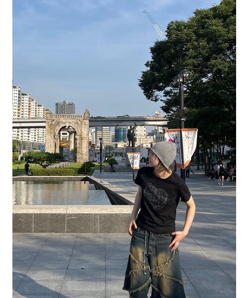 TRILLION(トリリオン)の「スターアップリケダメージウォッシュデニムショートパンツ(ディープグリーン)(その他パンツ・レディース・その他・MEDIUM/LARGE/X-LARGE)」の5枚目の写真
