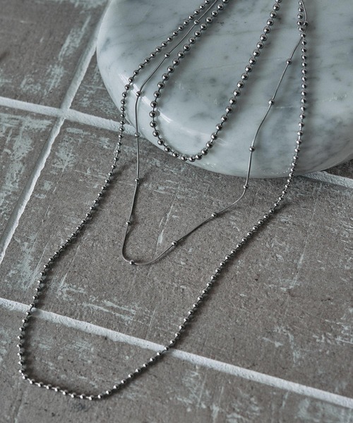 LEPSIM(レプシィム)の「ステンレス3連ボールネックレス 608080(ネックレス・レディース・シルバー/シルバー系その他・ONE SIZE)」の4枚目の写真