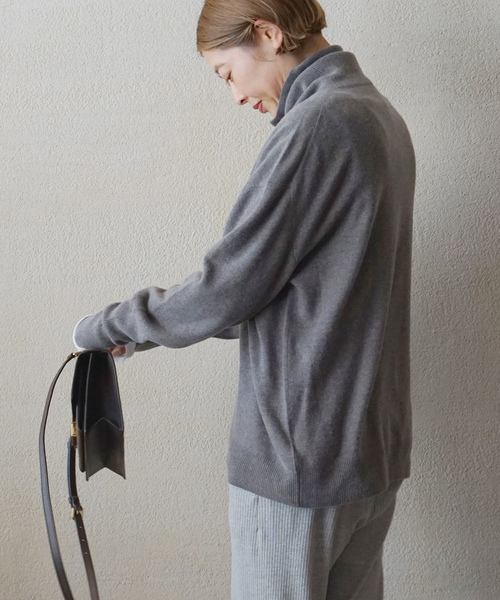 JOURNAL STANDARD LUXE（ジャーナルスタンダード　ラックス）の「カシミヤ タートルネックプルオーバー（ニット/セーター・レディース・チャコールグレー/ホワイト/ブラウン/スカイブルー・FREE）」の8枚目の写真