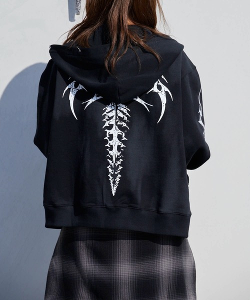 SUPPLIER（サプライヤー）の「SUPPLIER/サプライヤー Tribal Bones Pierced Zip Hoodie トライバル柄 オリジナルピアス付き フーディー（パーカー・メンズ・ブラック/グレー・M/L/XL）」の2枚目の写真