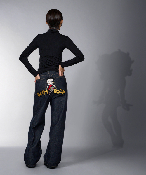 LAUGHER(ラファー)の「CARGO DENIM Pants - DEEP BLUE(デニムパンツ・レディース・その他・MEDIUM/LARGE)」の5枚目の写真