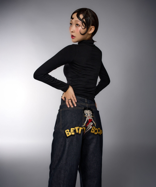 LAUGHER(ラファー)の「CARGO DENIM Pants - DEEP BLUE(デニムパンツ・レディース・その他・MEDIUM/LARGE)」の6枚目の写真